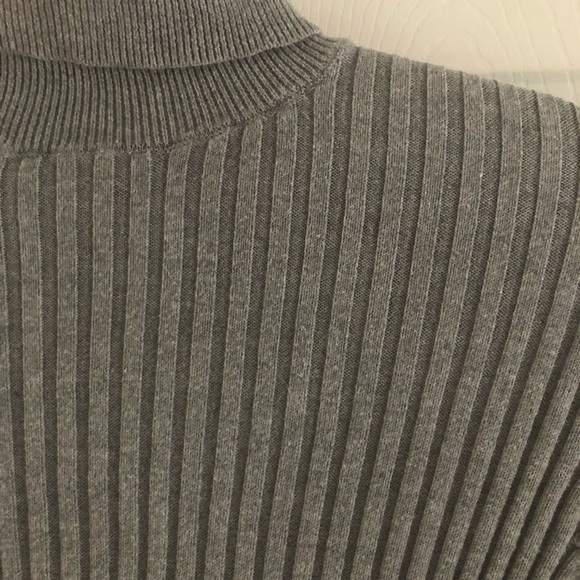 Jeanne Pierre turtle neck cotton grey sweater- medium - Picture 2 of 5